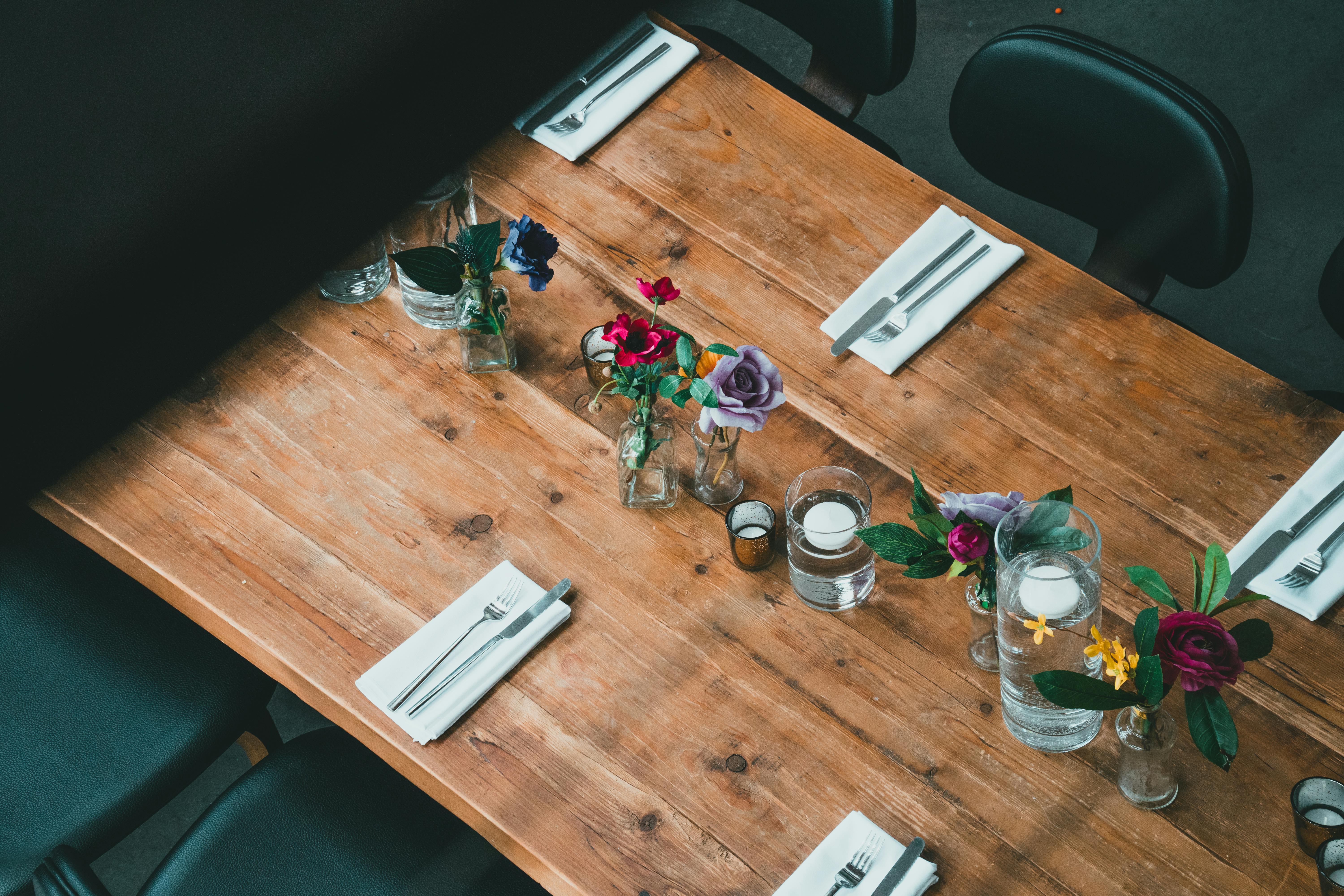 Inspirasi DIY Centerpiece Meja Makan Estetik untuk Berbagai Suasana