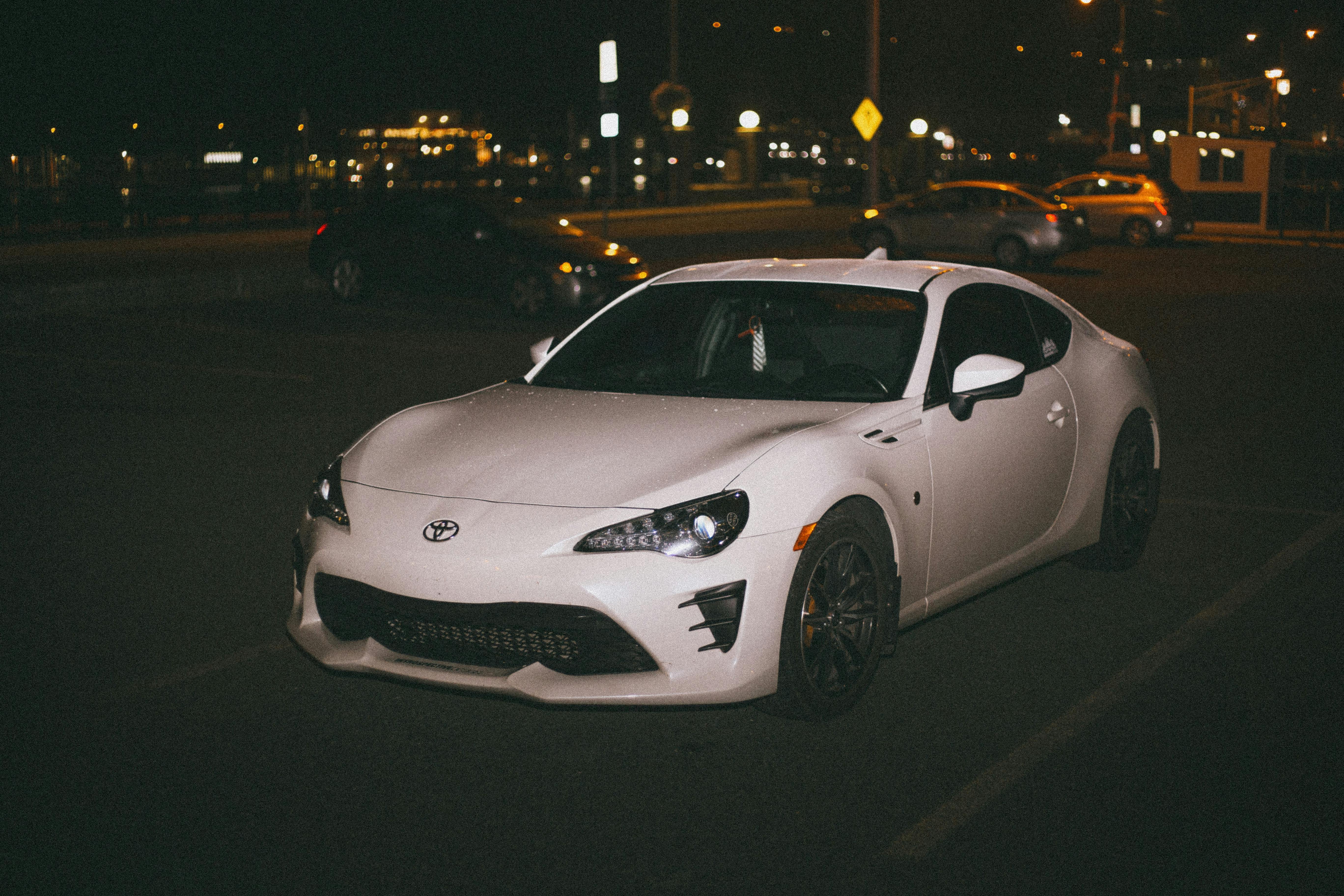 Toyota recalls 550,000 cars over defective seat problem - FOX 4 News Dallas — Photo by Erik Mclean on Pexels