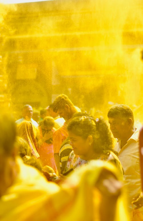 Бесплатное стоковое фото с вертикальный выстрел, желтый, индийская культура