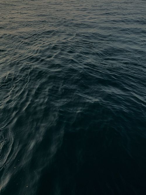 Free Captivating view of ocean waves at dusk, showcasing tranquil water patterns and natural beauty. Stock Photo