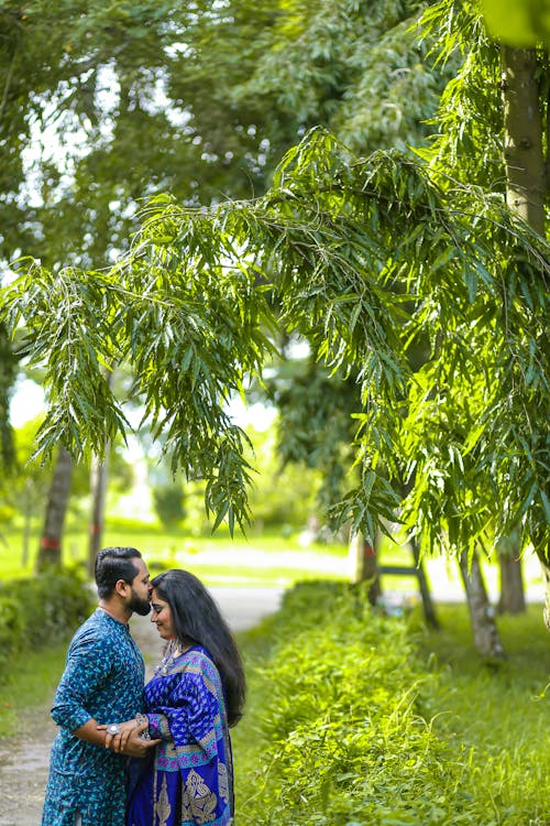 Free A Couple Romantic Moments in a Park Stock Photo