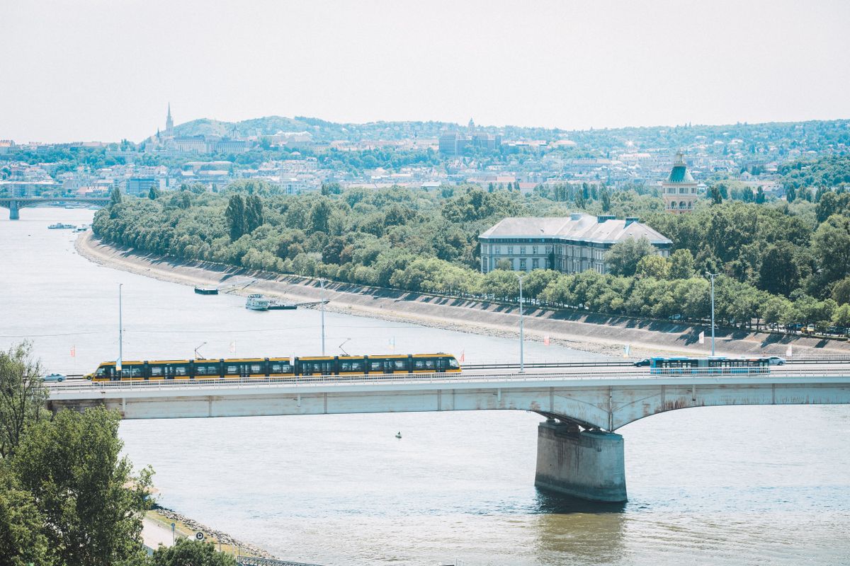 Que faire à Budapest en 3 jours - Traverser le Pont des Chaînes, symbole de Budapest