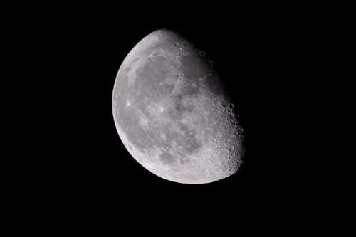 Free Moon in Dark Night Sky Stock Photo