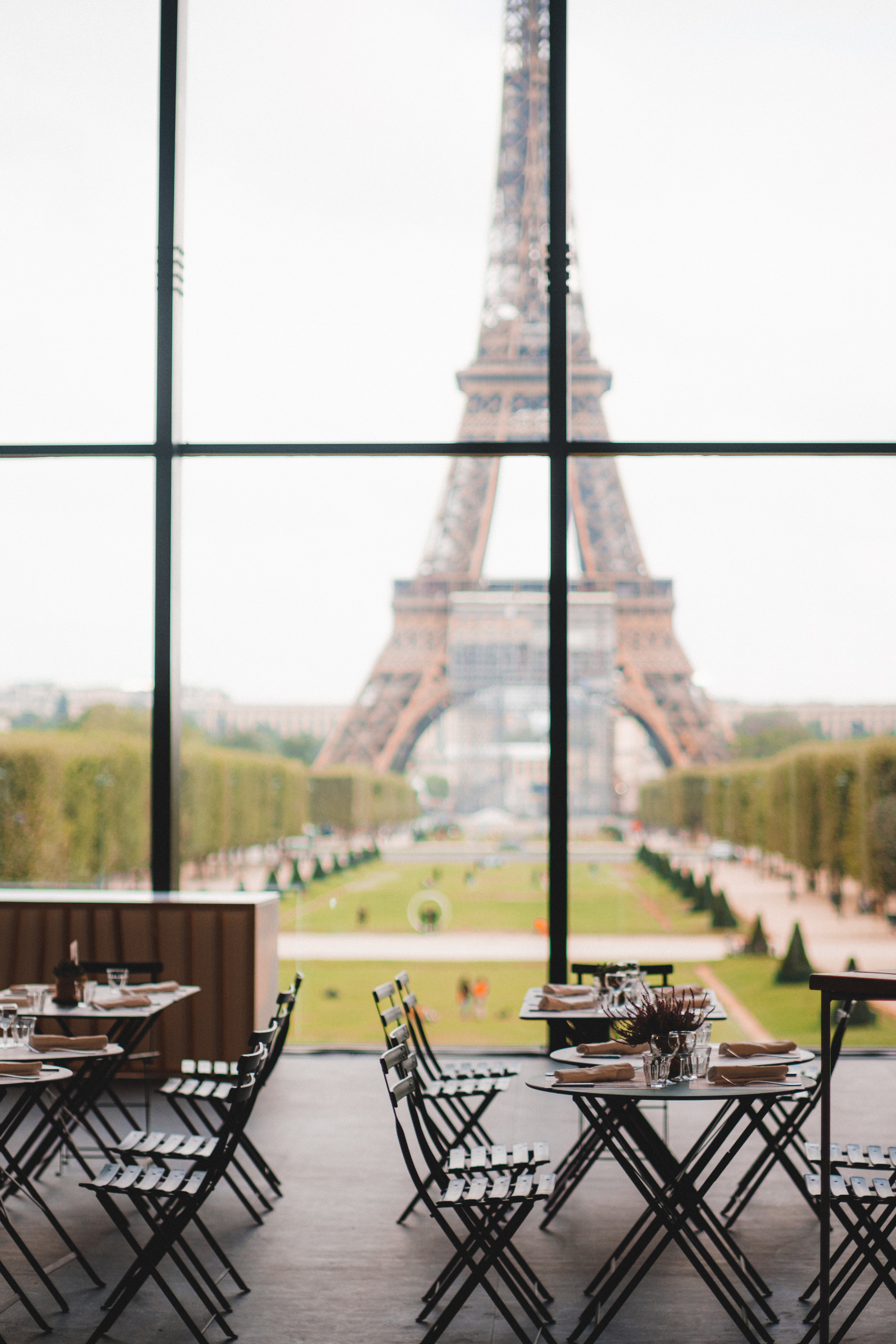 Eiffel tower restaurant hi-res stock photography and images - Alamy