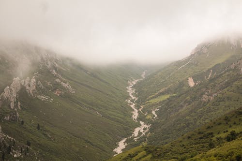 Fotos de stock gratuitas de con niebla, escénico, fotos con gran angular