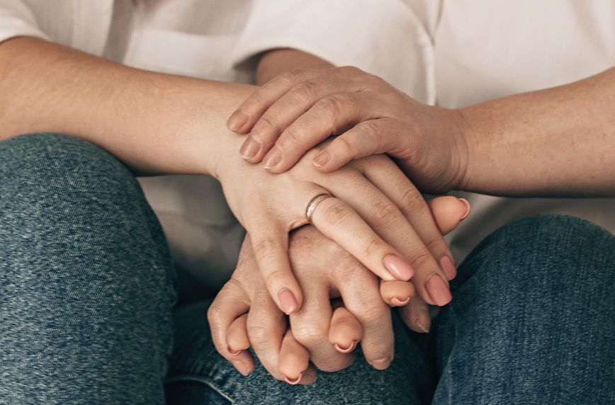 Online dating: starting a conversation on a niche platform