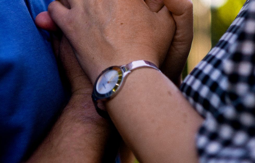 Online dating: starting a conversation on a niche platform