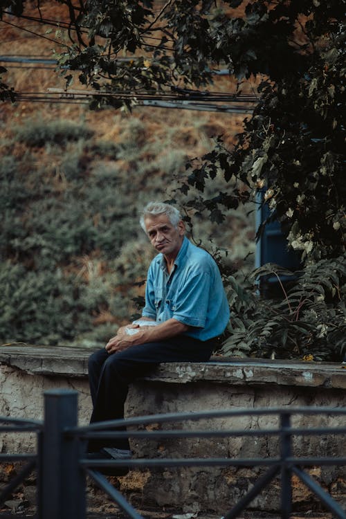 beton tezgah, dikey atış, hüzünlü içeren Ücretsiz stok fotoğraf