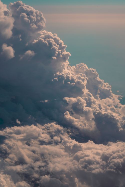 Free Captivating view of towering cumulus clouds in a dramatic sky. Stock Photo