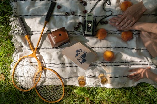 Ilmainen kuvapankkikuva tunnisteilla hedelmät, kamera, käsi kädessä Kuvapankkikuva