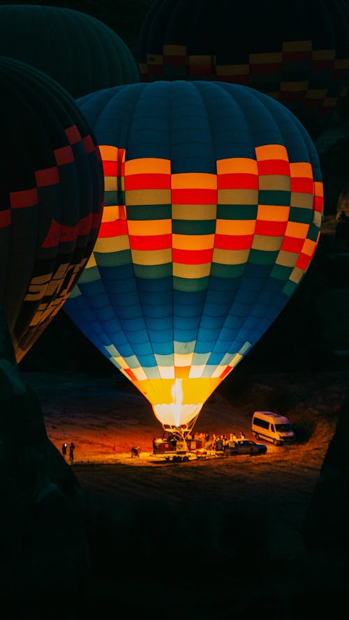 Foto d'estoc gratuïta de atracció turística, globus aerostàtics, il·luminat