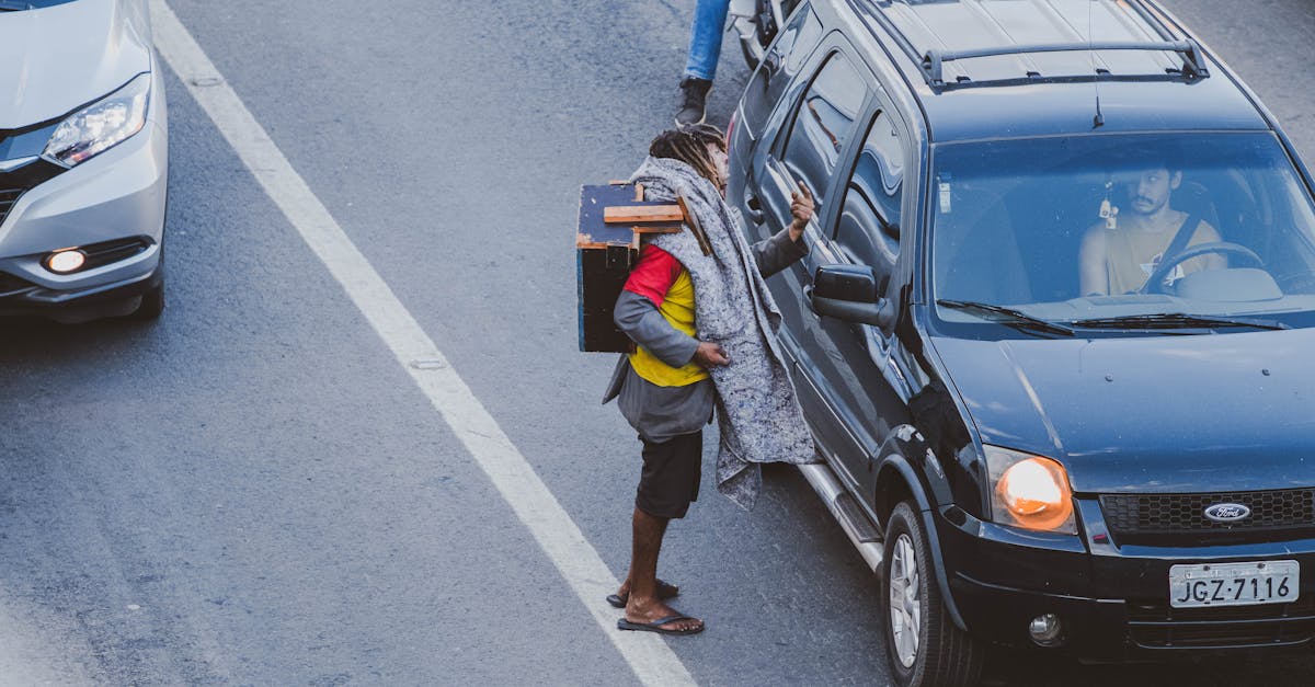 高雄科技執法路口轎車撞飛行人 罰款6000元背後原因揭露