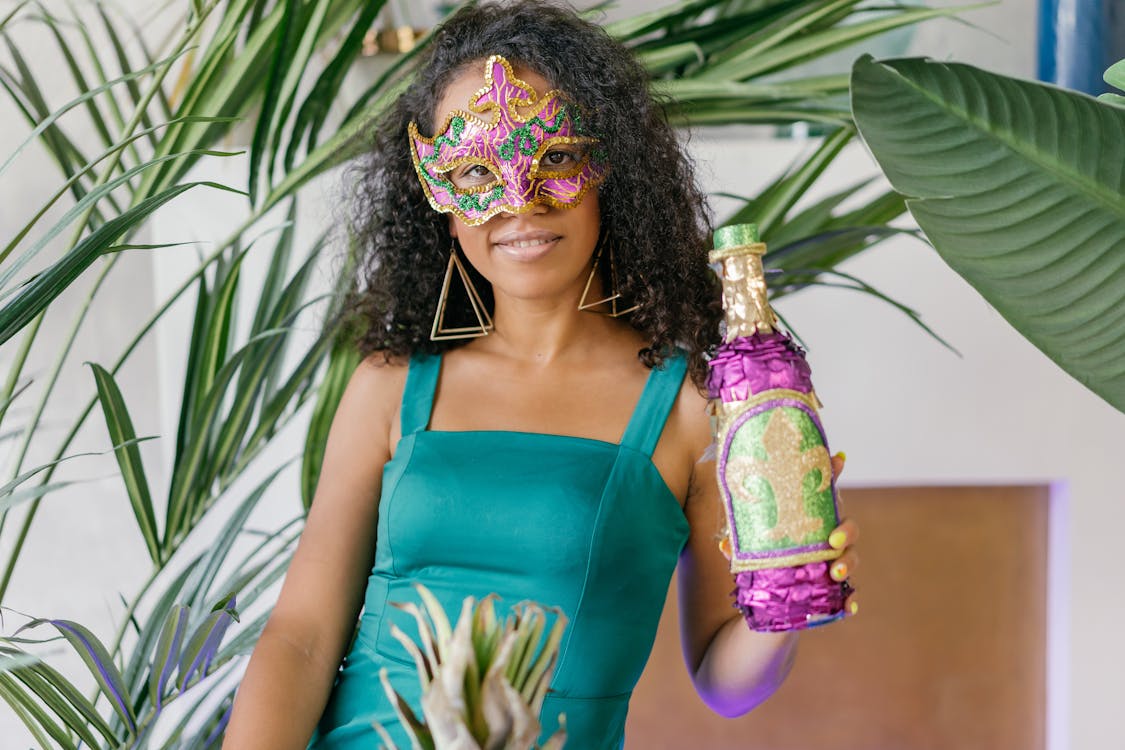 veneno Asombro rodar Foto de stock gratuita sobre baile de máscaras, botella de vino, carnaval, disfraz, mardi gras, máscara, mujer, pelo rizado, persona, sujetando, tradición veneno Asombro rodar Foto de stock gratuita sobre baile de máscaras, botella de vino, carnaval, disfraz, mardi gras, máscara, mujer, pelo rizado, persona, sujetando, tradición