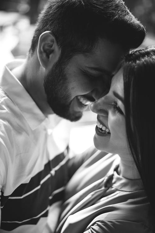 Free Grayscale Photo of a Happy Couple Stock Photo