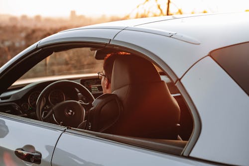 araba, BMW, direksiyon içeren Ücretsiz stok fotoğraf