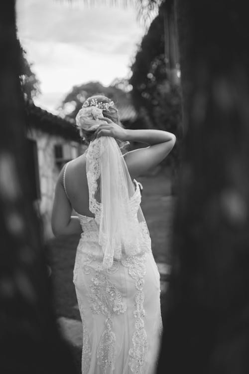 Foto stok gratis fotografi pernikahan, gaun pengantin, grayscale