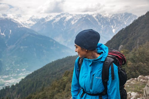 Persona En La Cima De La Montaña