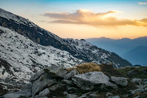 Weiße Und Graue Berge