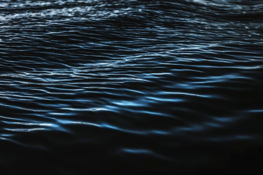 Tiefschwarzes Wasser & Dunkel – AMOLED Hintergrundbild