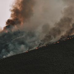 Wildfire breaks out on the island of Tzia with firefighting forces responding