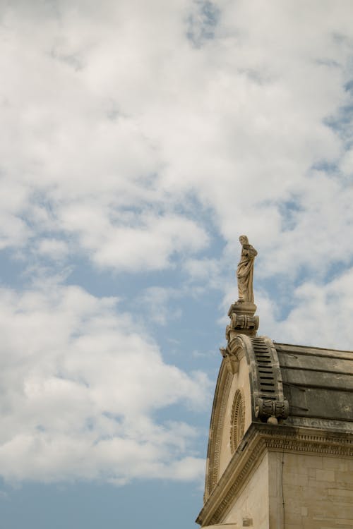 bulutlar, gökyüzü, katedral içeren Ücretsiz stok fotoğraf