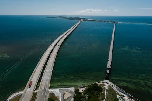 Ücretsiz Denizin üzerindeki Seven Mile Köprüsü'Nün Havadan Görünümü Stok Fotoğraflar