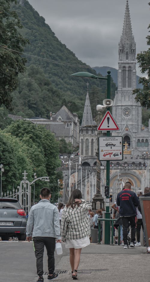 Darmowe zdjęcie z galerii z chodzenie, city street, kościół