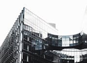 大伦敦的现代建筑设计以玻璃和钢铁为特色