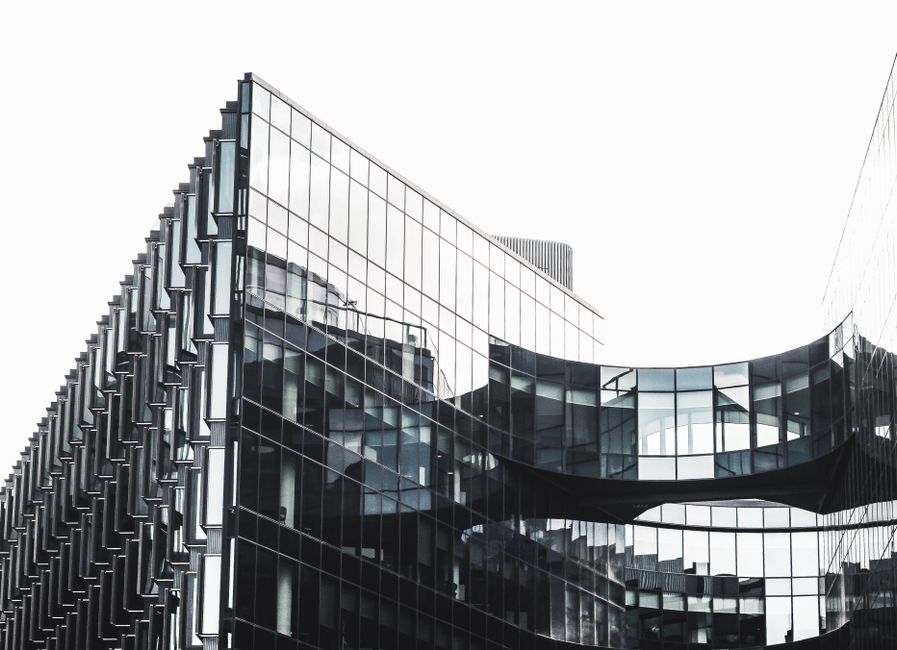 Barclays urges risk reduction in September amid seasonal, macro pressures