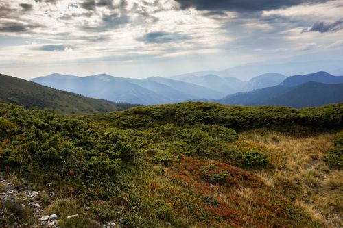 Free Explore the beauty of nature with this scenic mountain landscape view. Stock Photo