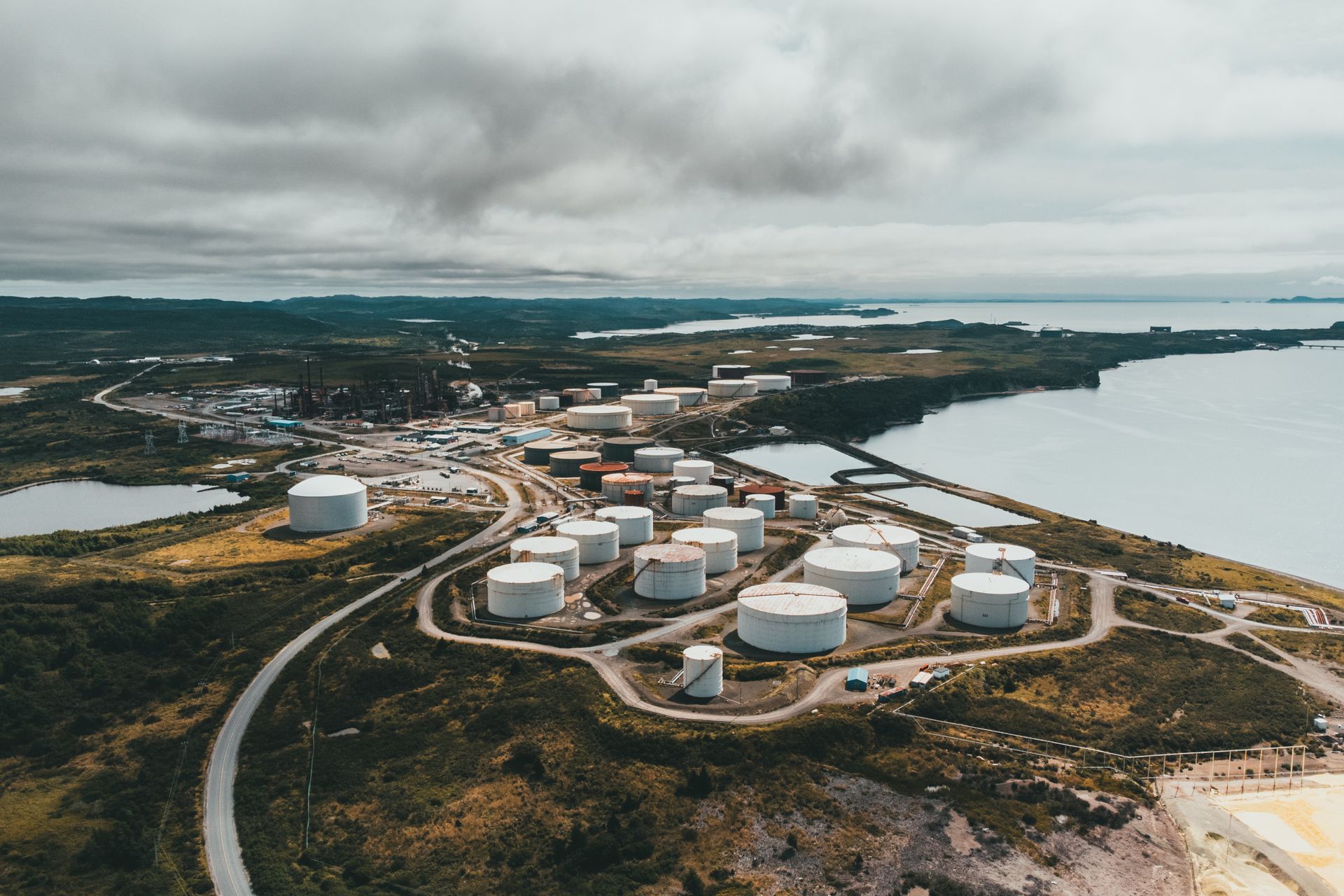 Coastal energy storage terminal and marine infrastructure
