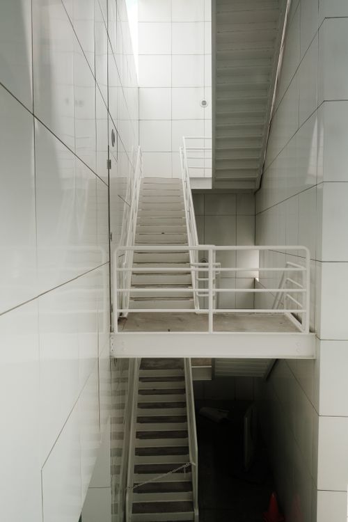 Free A sleek white staircase with handrails in a modern architecture setting in Atlanta, Georgia. Stock Photo