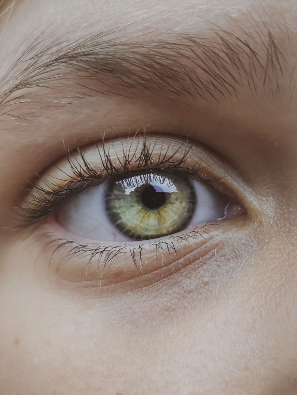 Opgekrulde wimpers na een lashlift