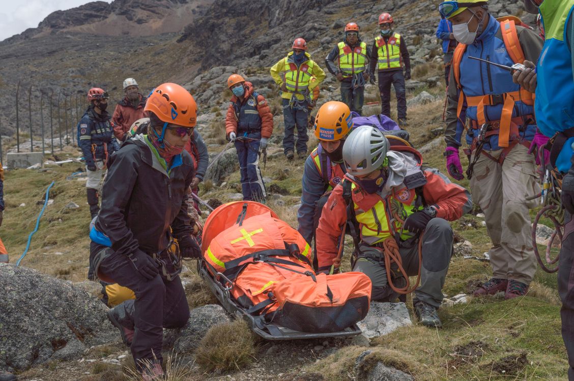 Walking Rescuers Rescuers on the Mountain · Free Stock Photo