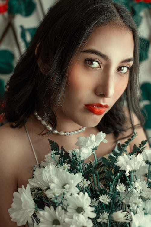 Foto profissional grátis de atraente, batom vermelho, flores