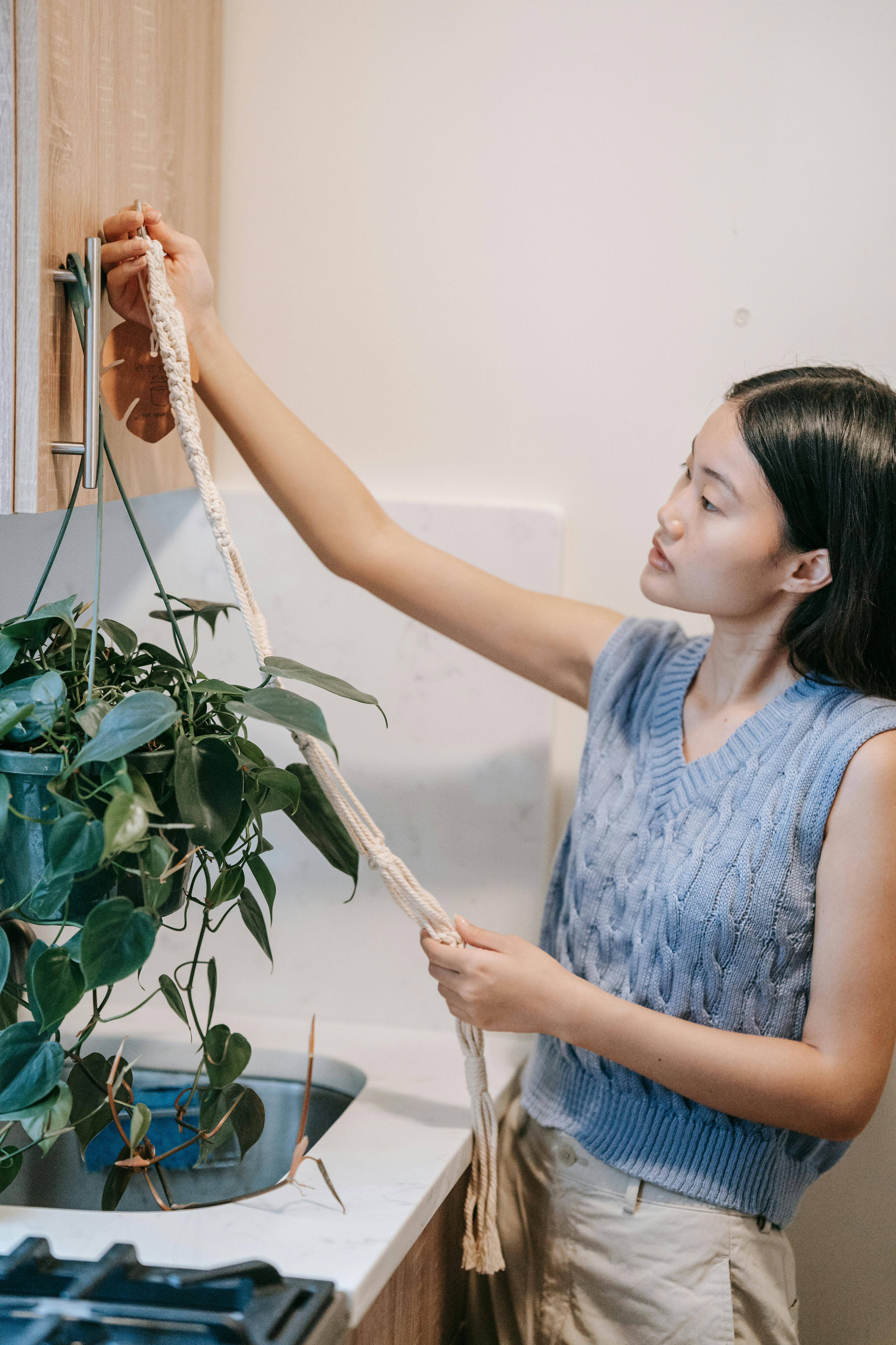 Woman Holding a Rope · Free Stock Photo