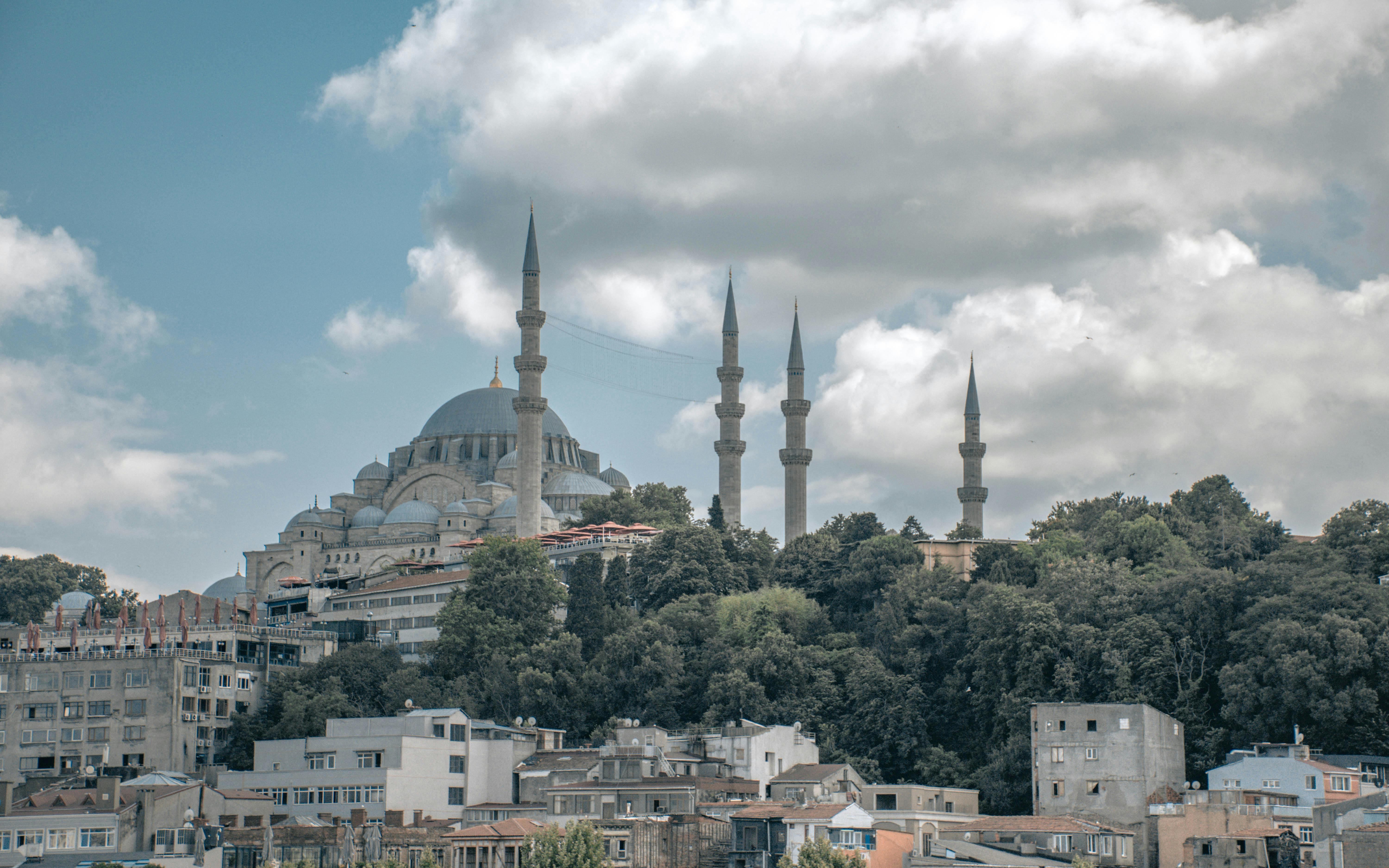 Free Suleymaniye Mosque Towering over Istanbul, Turkey Stock Photo