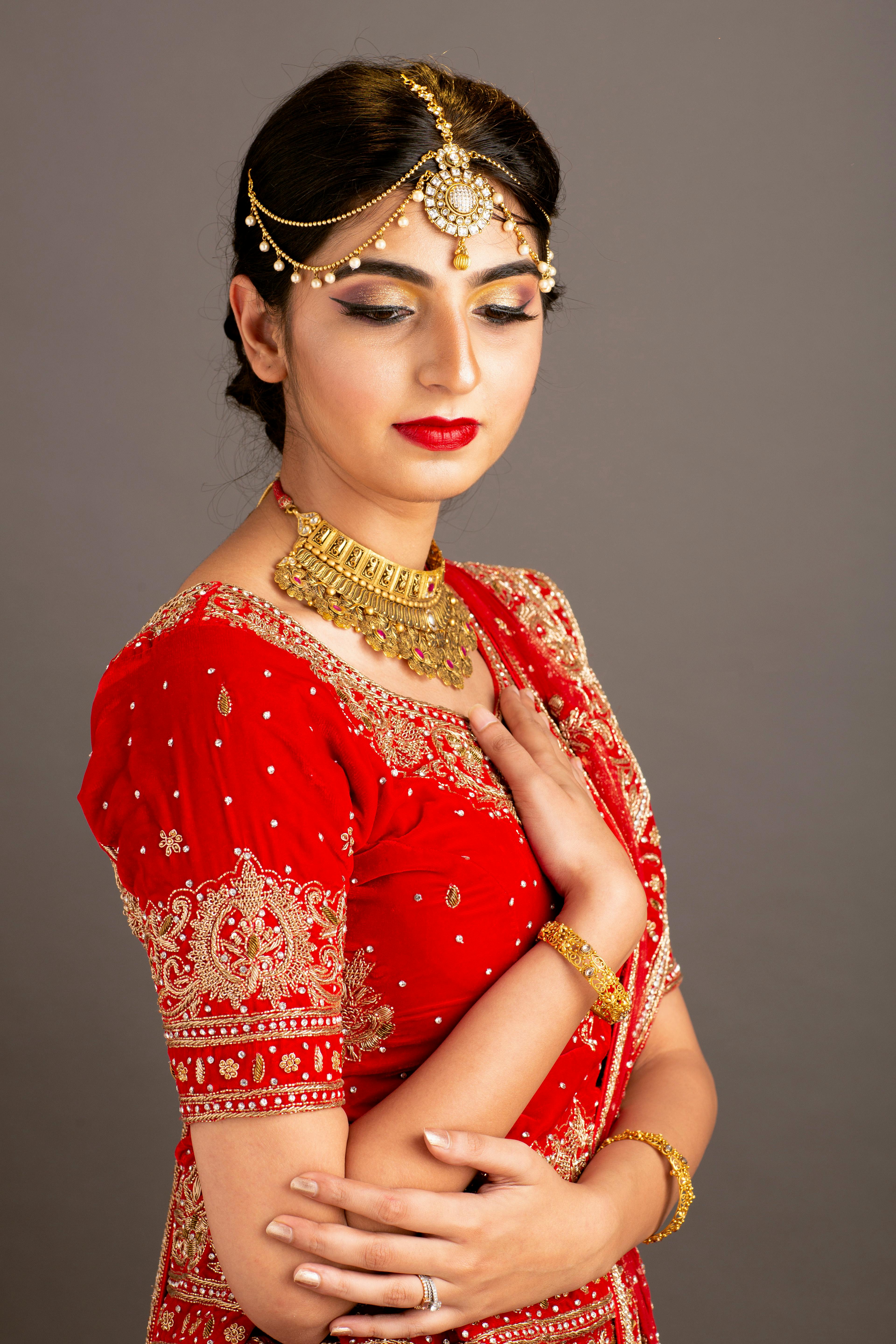 Kundali Bhagya actress Shraddha Arya is resplendent in Rs 19k red saree.  See pics - India Today