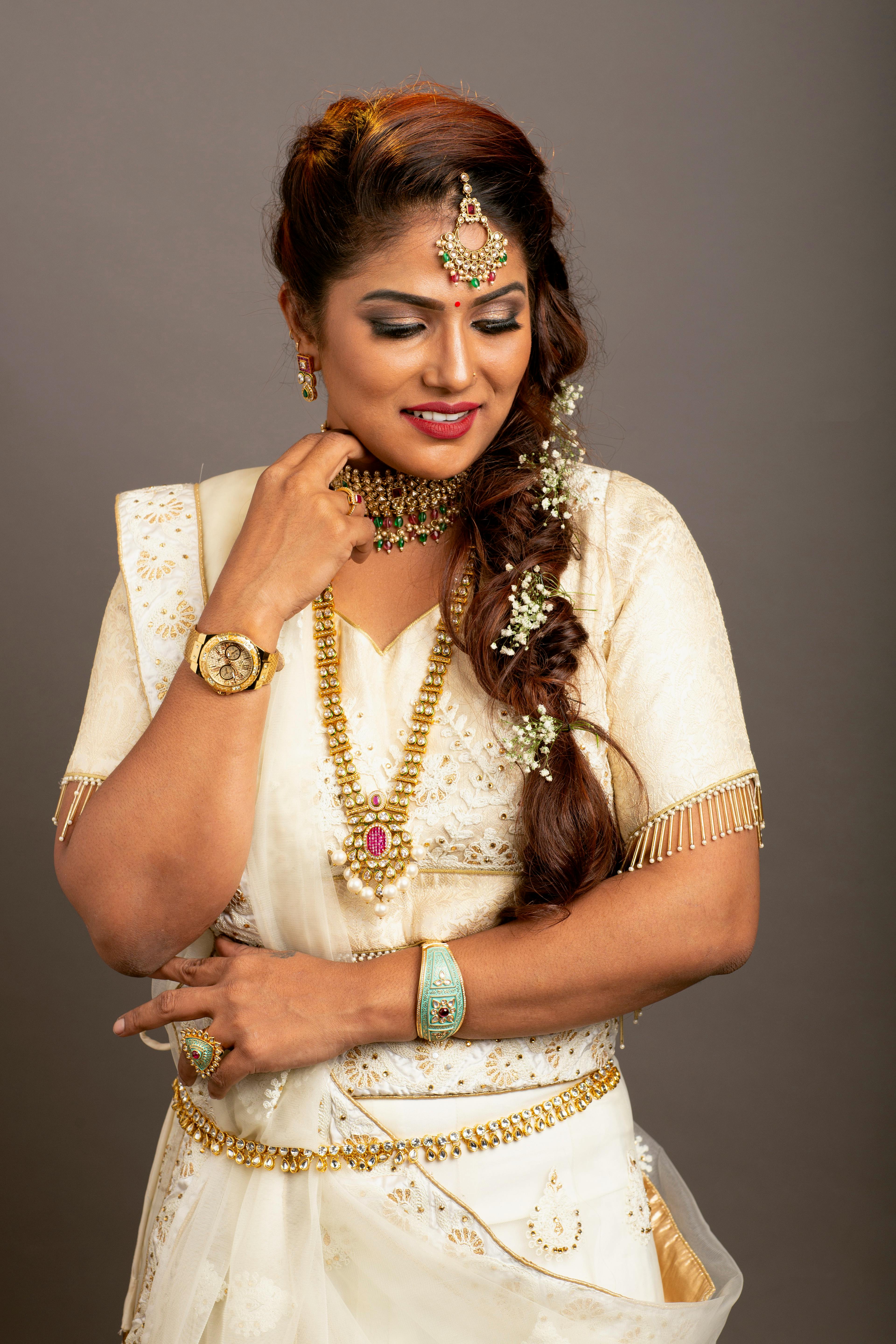 Samantha Ruth Prabhu In White Sheer Saree And Designer Blouse Is A Diva