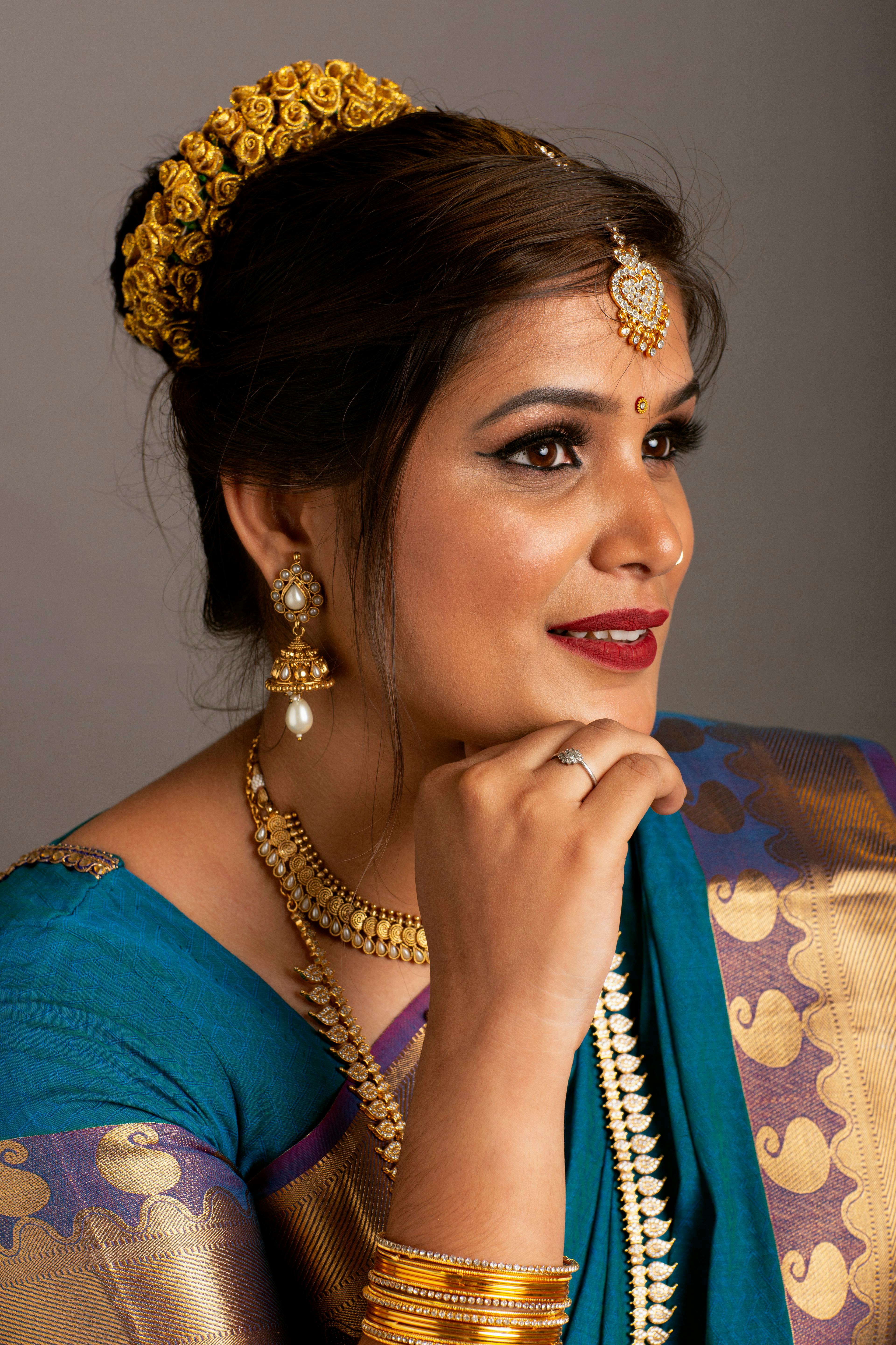 Traditional Bengali reception Bridal Makeup with Blue Banarasi|Self Bridal  Makeup+ Hairstyle| - YouTube