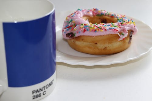 Free stock photo of coffee mug, donut, mugs