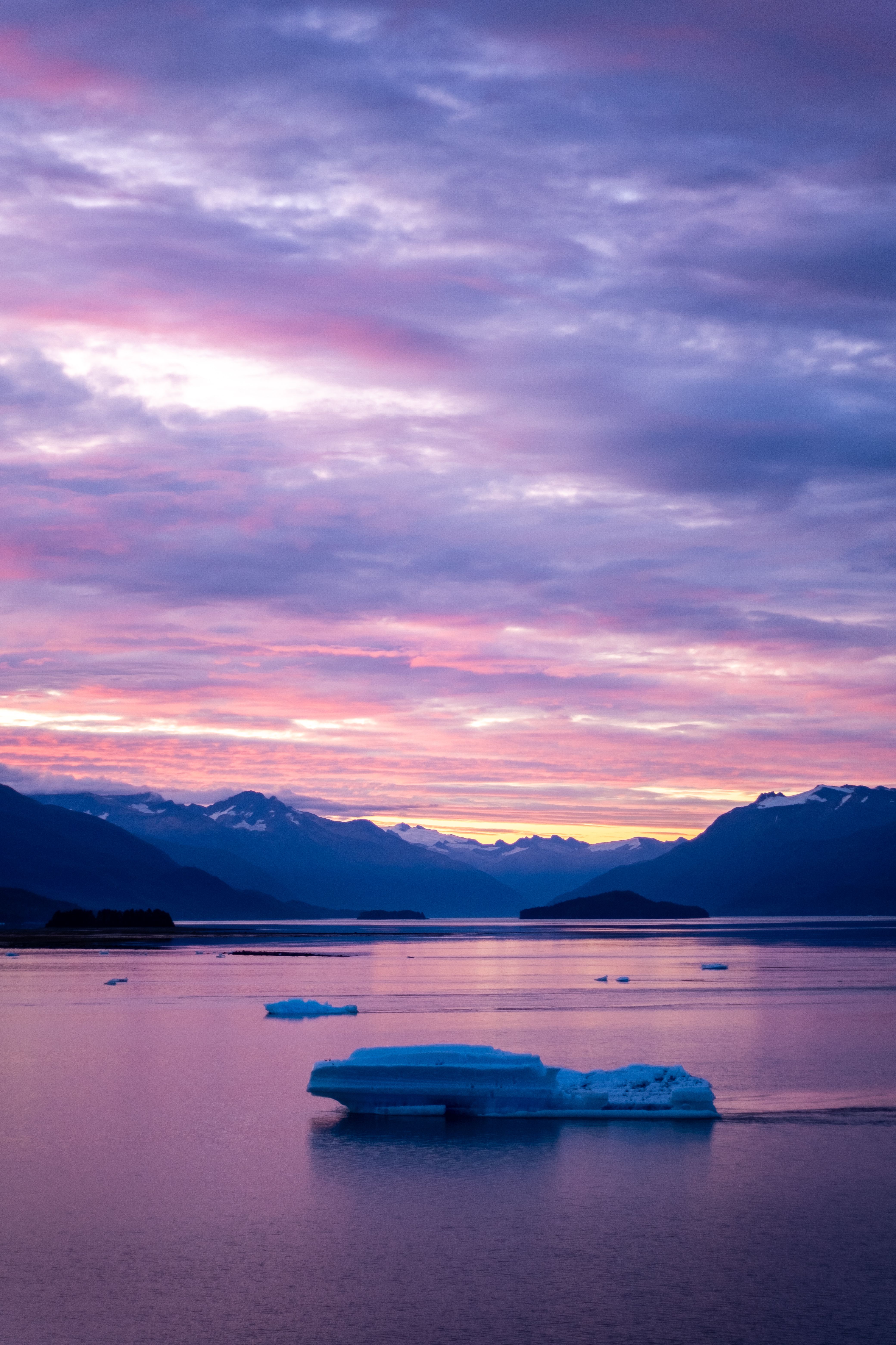 Scenic View of Lake during Twilight · Free Stock Photo