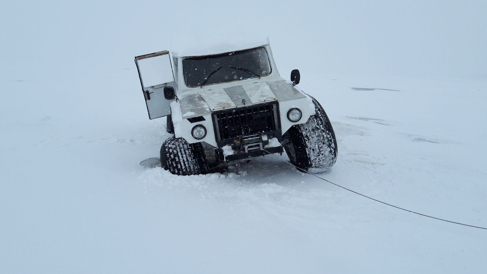 overland vehicle winch recovery