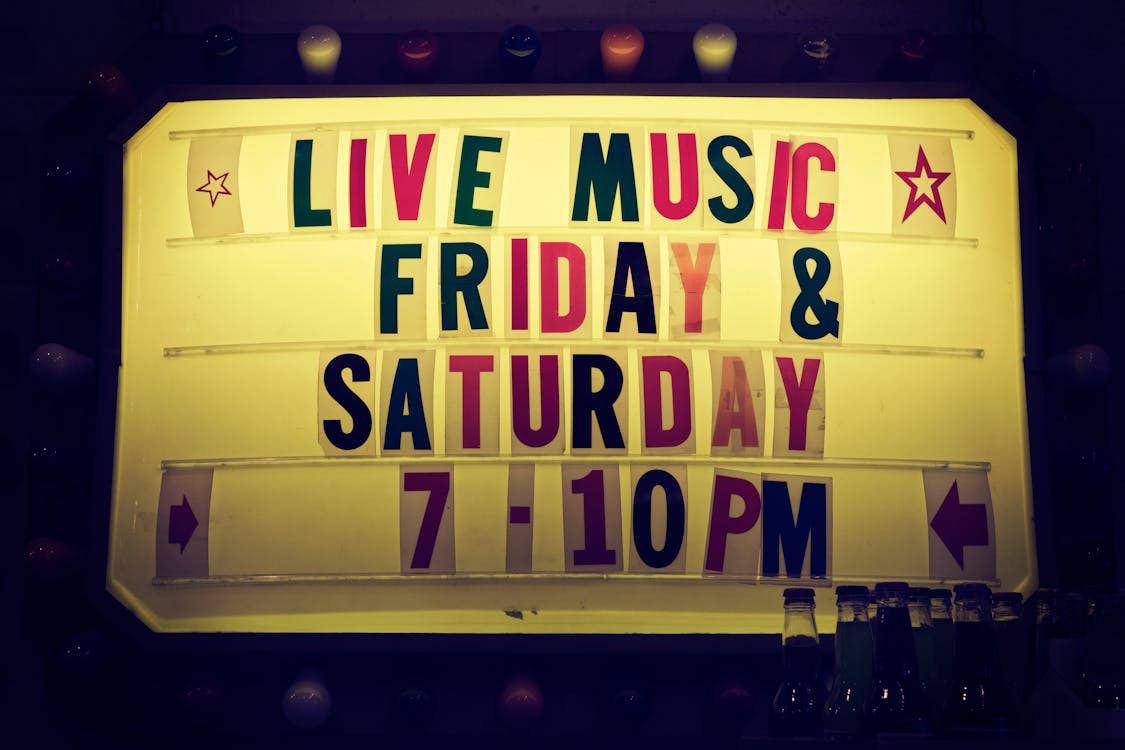 Live Music Friday & Saturday 7-10 Pm Signage