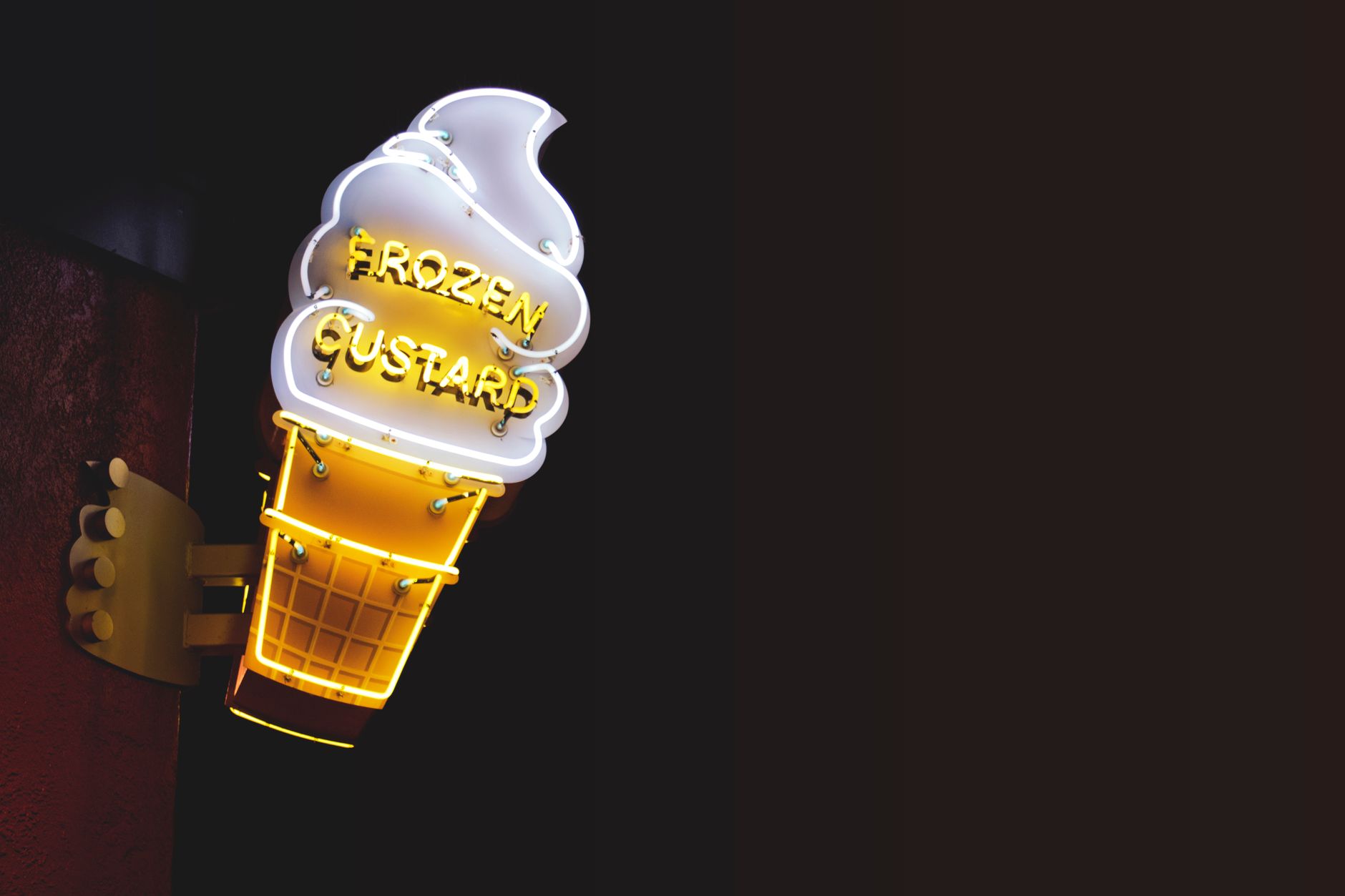 Creamy frozen custard scoops served in bowls