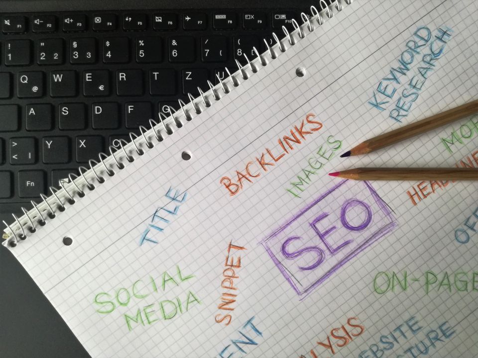 free seo audit - Side-by-side comparison of automated report and manual expert SEO review