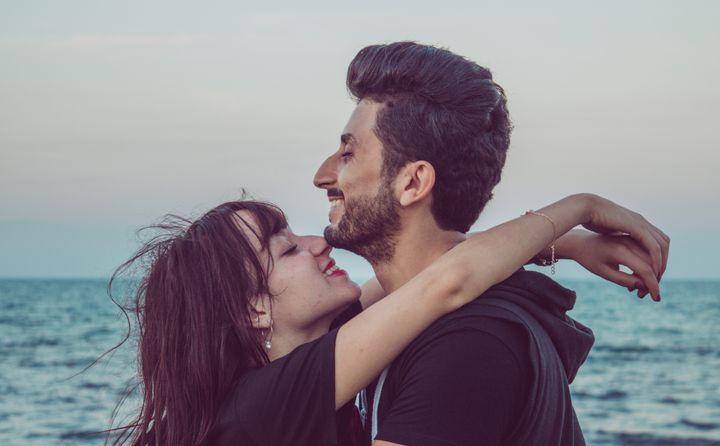 Online dating: starting a conversation on a niche platform