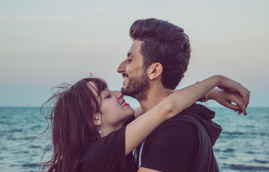 professionals using smartphones for online dating