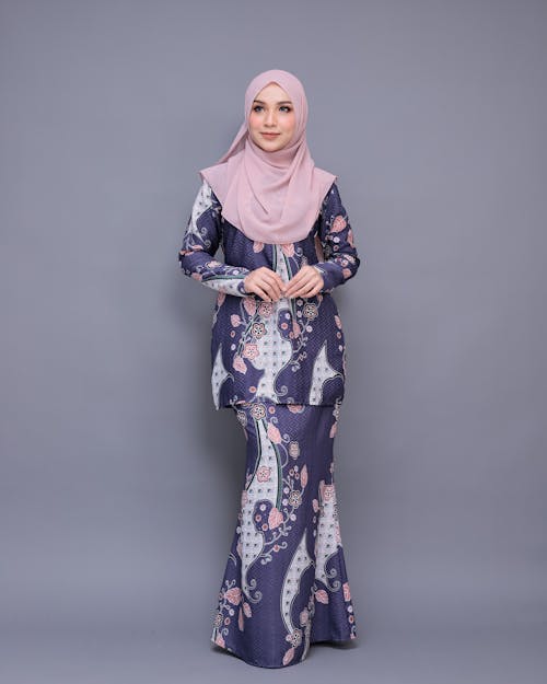 Foto stok gratis atraktif, bagus, baju kurung