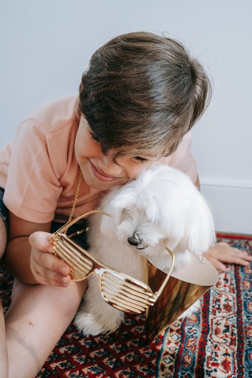 Een Jongen Met Zijn Hond